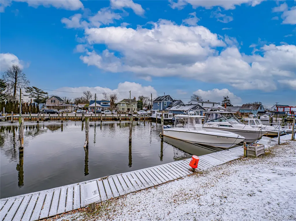 25 Shore Lane Bay Shore NY 11706