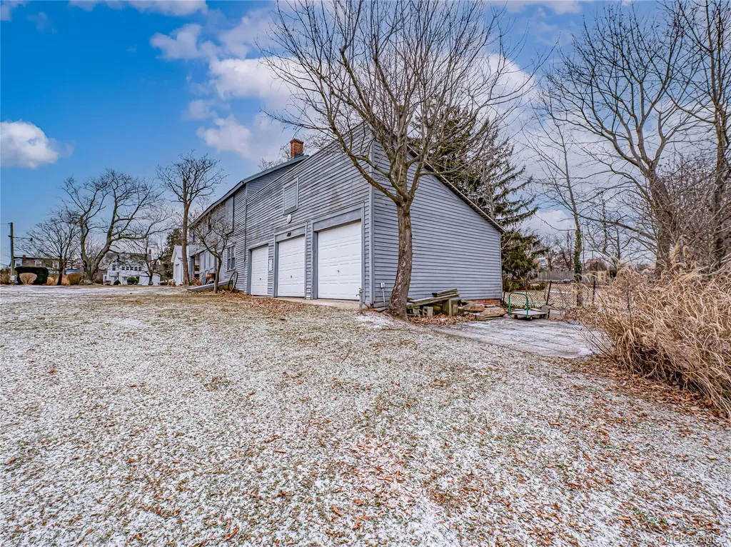 25 Shore Lane Bay Shore NY 11706