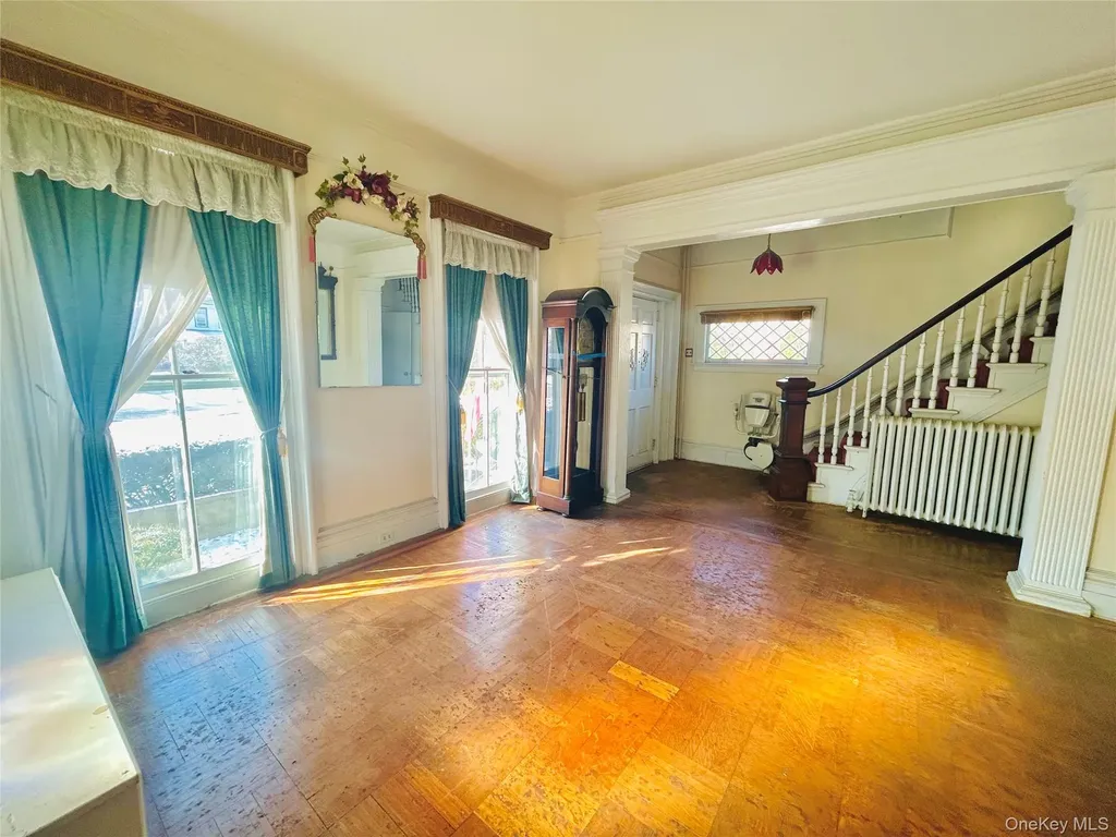 25 Shore Lane Bay Shore NY 11706