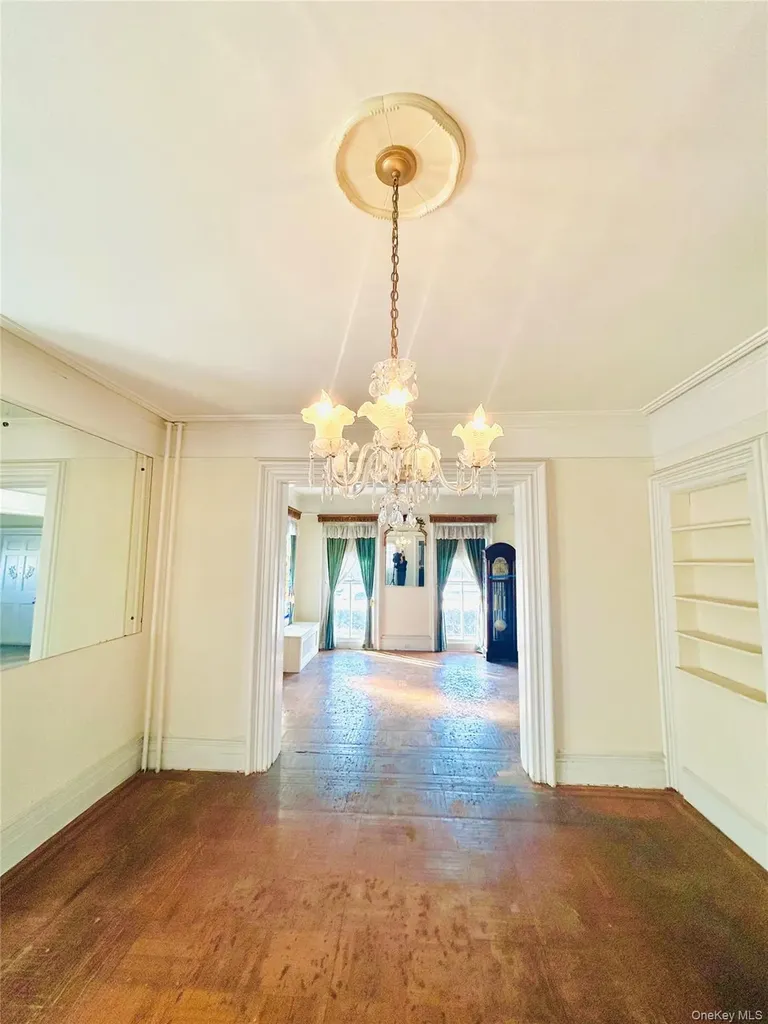 25 Shore Lane Bay Shore NY 11706
