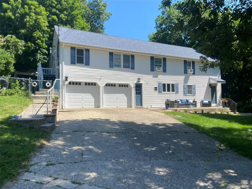124 Cliff Road E Wading River NY 11792