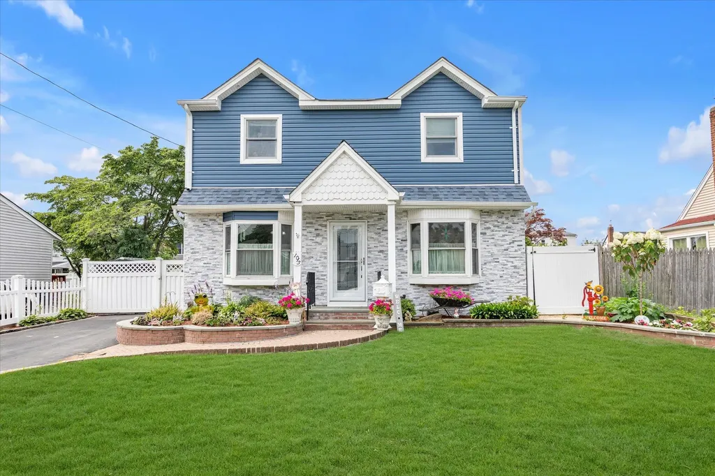 1015 Grand Boulevard Westbury NY 11590