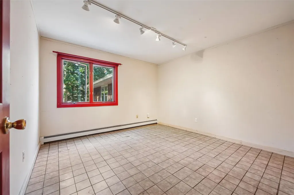 27 Jagger Lane Westhampton NY 11977