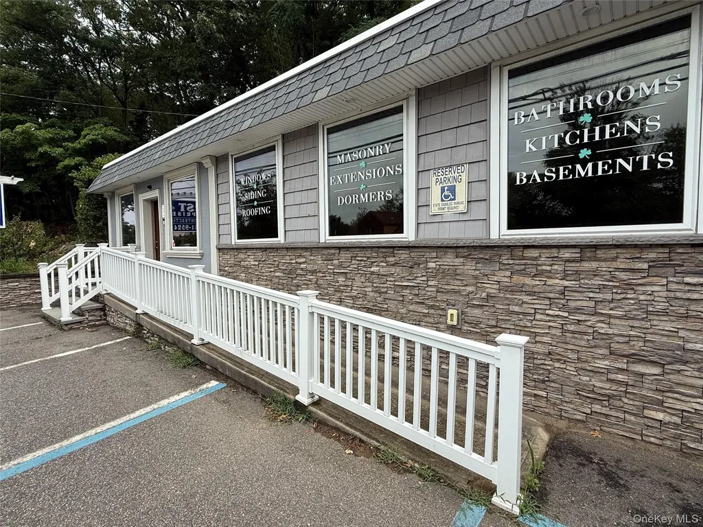 173 Terry Road Smithtown NY 11787
