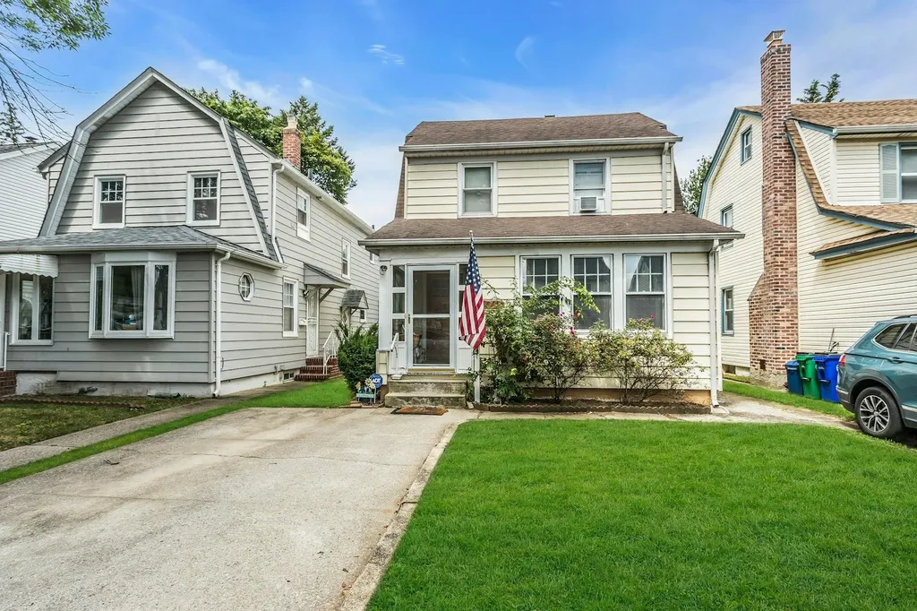 8748 252nd Street Bellerose NY 11426