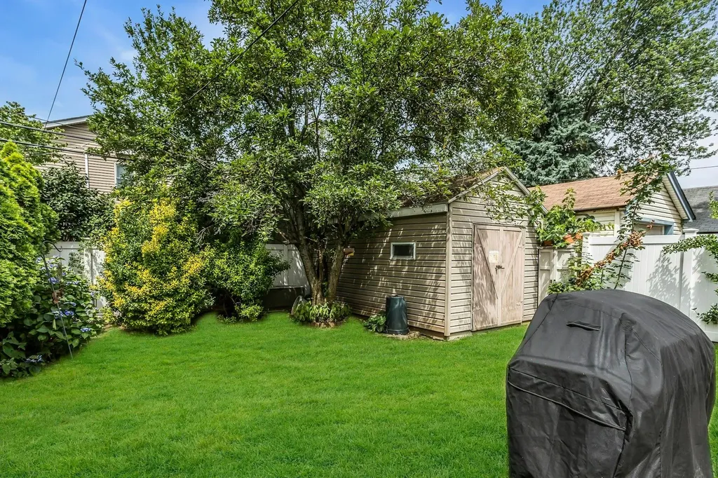8748 252nd Street Bellerose NY 11426