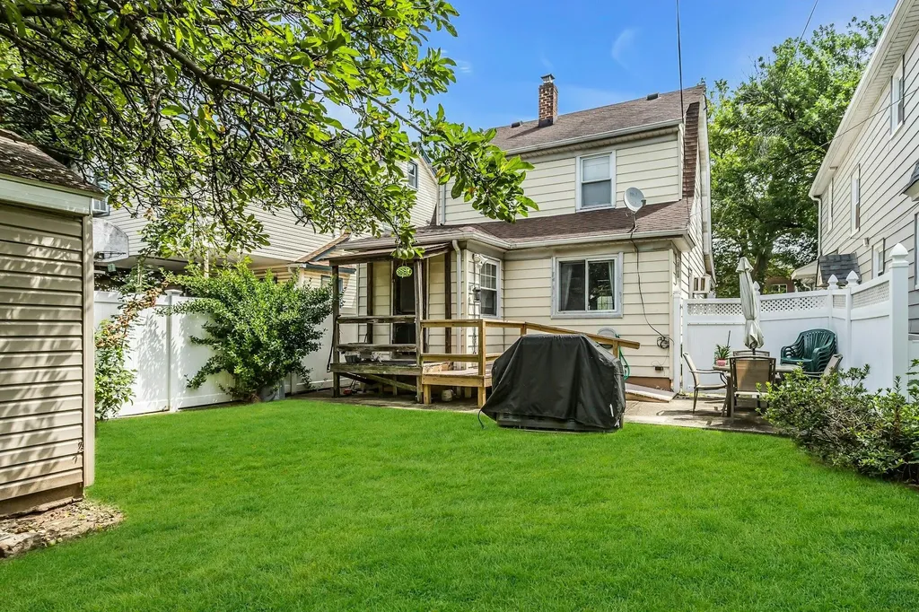 8748 252nd Street Bellerose NY 11426