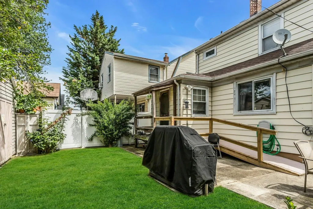 8748 252nd Street Bellerose NY 11426