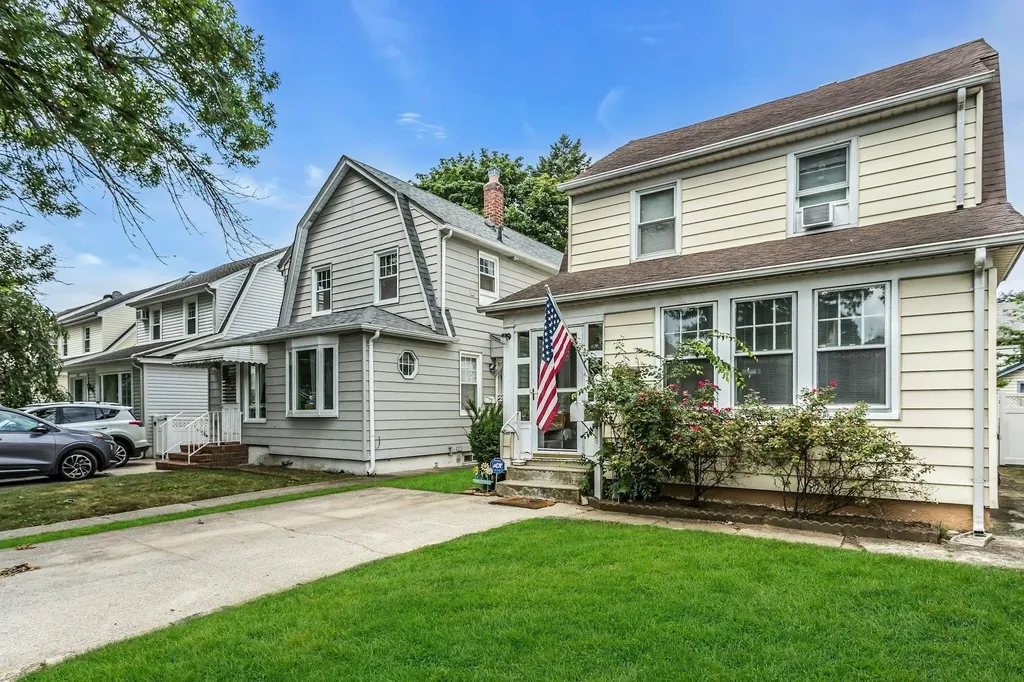 8748 252nd Street Bellerose NY 11426