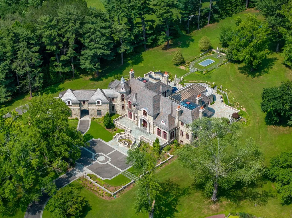 102 Horseshoe Road Mill Neck NY 11765