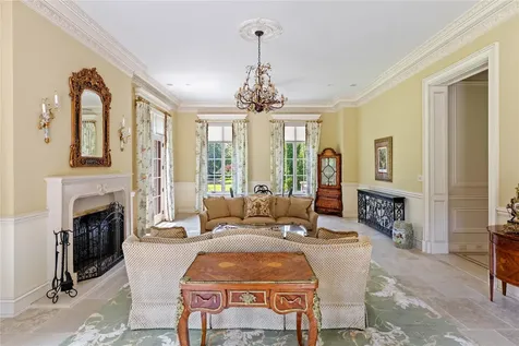 102 Horseshoe Road Mill Neck NY 11765