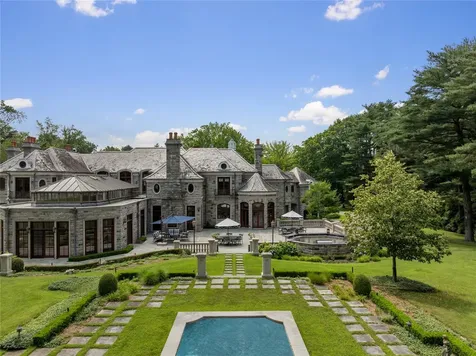 102 Horseshoe Road Mill Neck NY 11765
