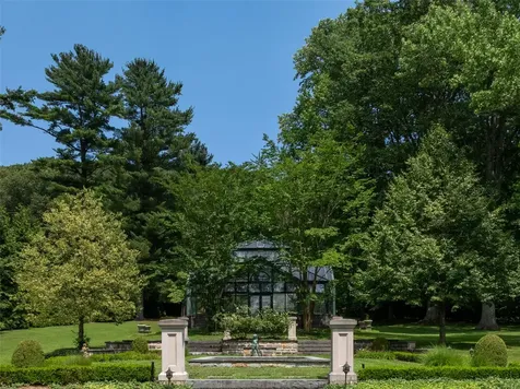 102 Horseshoe Road Mill Neck NY 11765