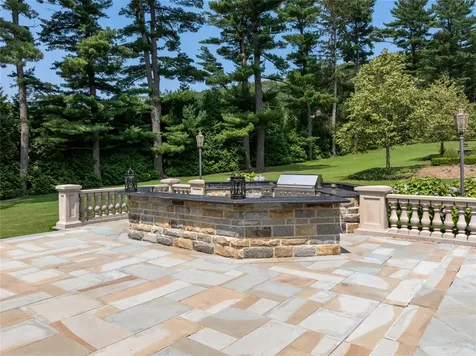 102 Horseshoe Road Mill Neck NY 11765