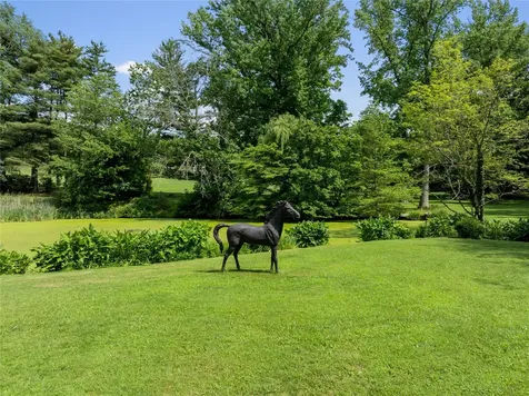 102 Horseshoe Road Mill Neck NY 11765