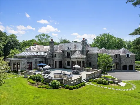 102 Horseshoe Road Mill Neck NY 11765