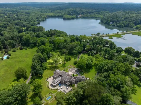 102 Horseshoe Road Mill Neck NY 11765