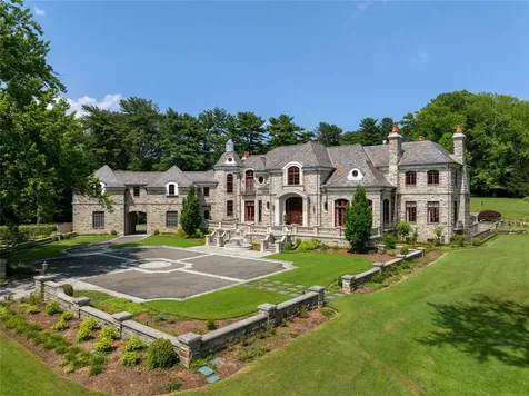 102 Horseshoe Road Mill Neck NY 11765