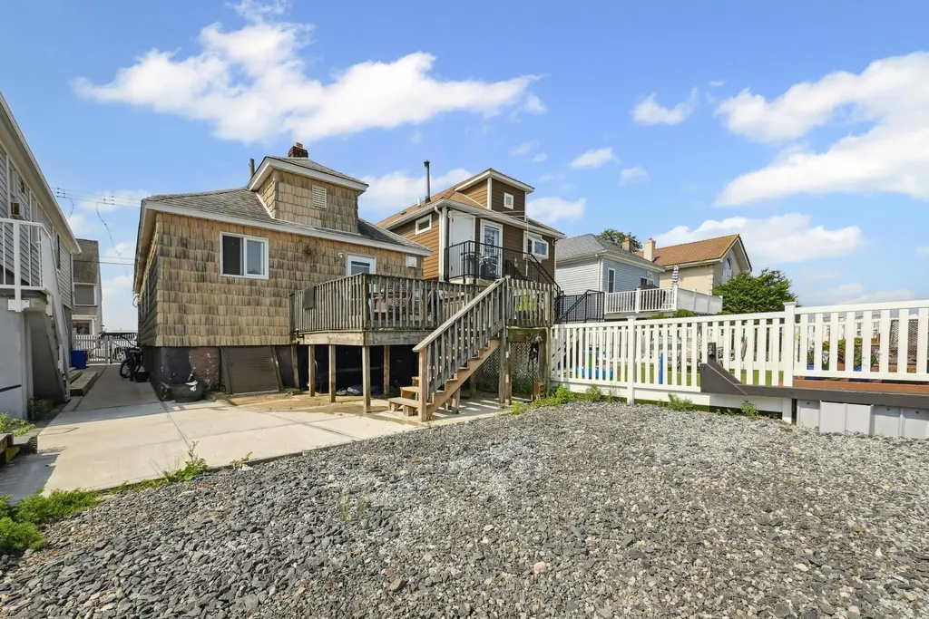 41 W 15th Road Broad Channel NY 11693