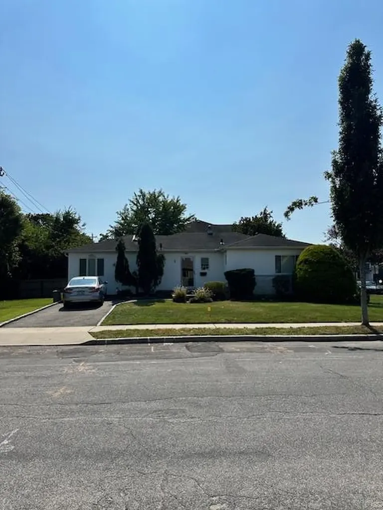 1 Scott Place Plainview NY 11803