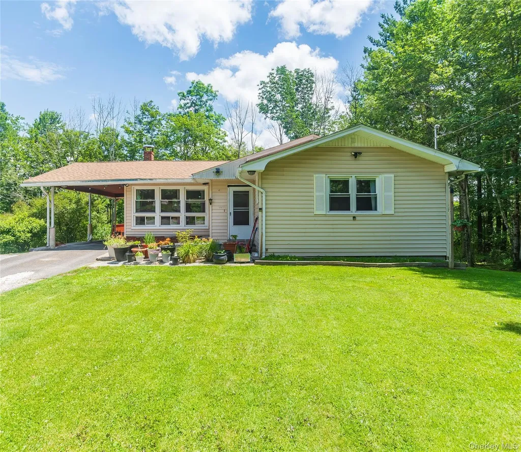 17 Hillside Place Fallsburg NY 12779