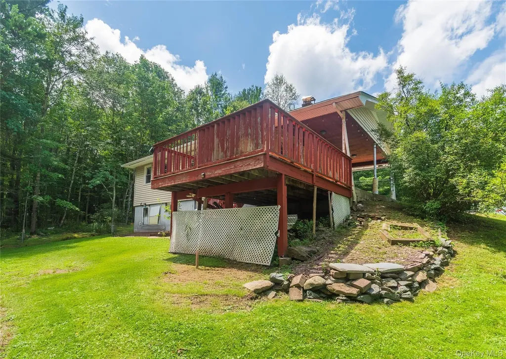 17 Hillside Place Fallsburg NY 12779
