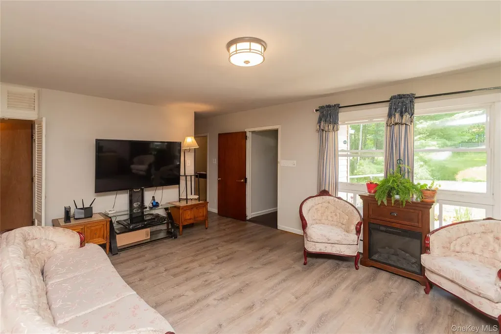 17 Hillside Place Fallsburg NY 12779