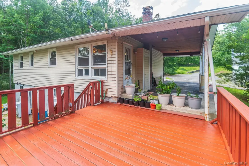 17 Hillside Place Fallsburg NY 12779