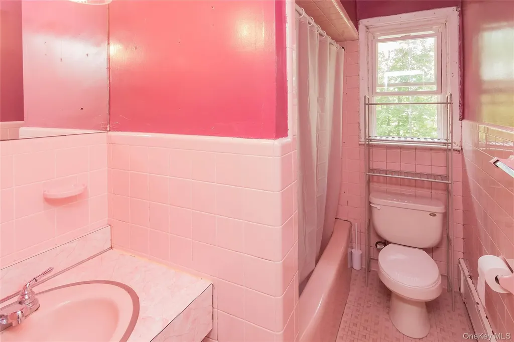 17 Hillside Place Fallsburg NY 12779