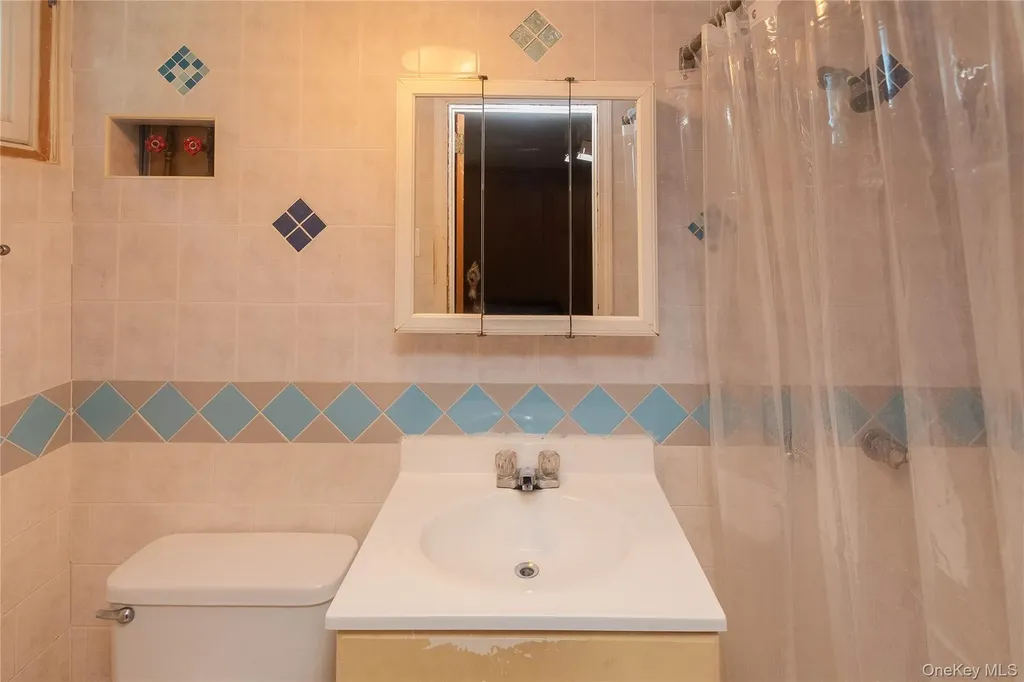 17 Hillside Place Fallsburg NY 12779