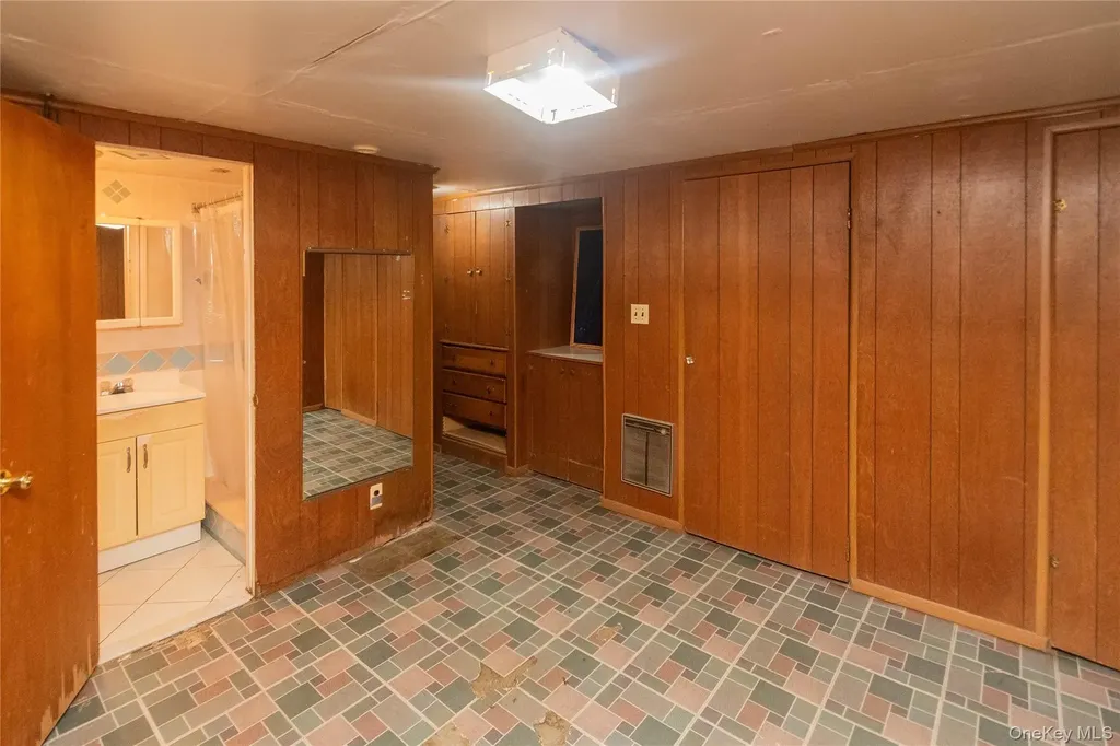 17 Hillside Place Fallsburg NY 12779