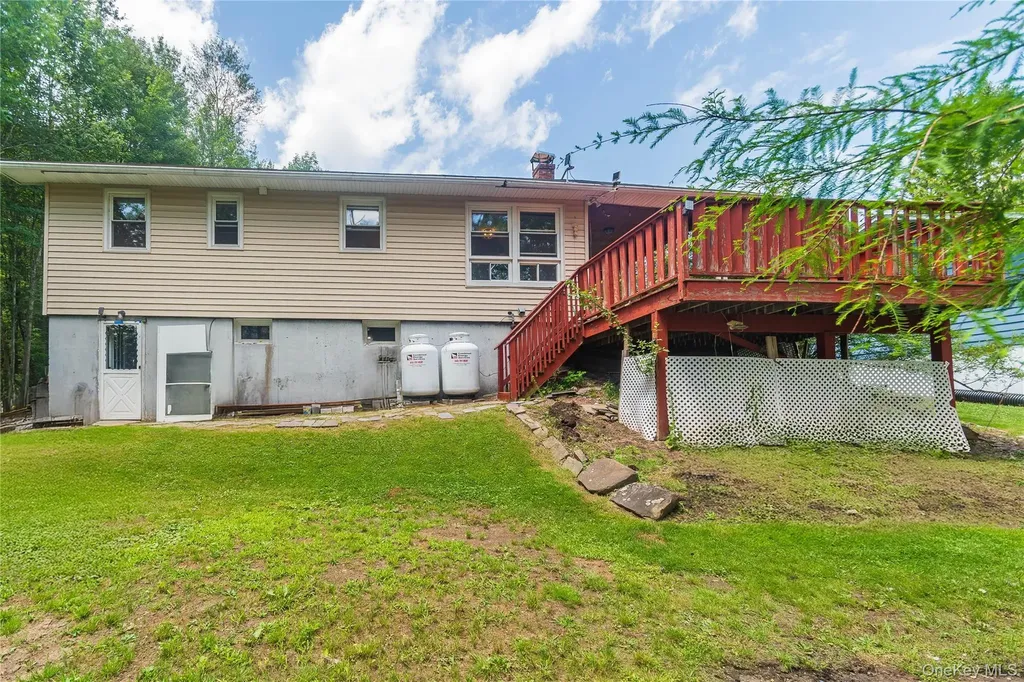 17 Hillside Place Fallsburg NY 12779