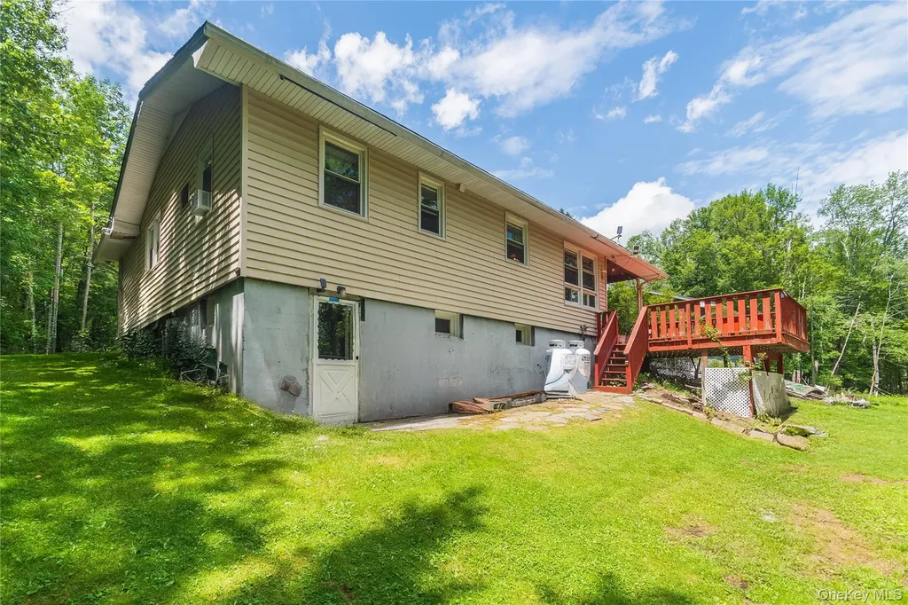 17 Hillside Place Fallsburg NY 12779