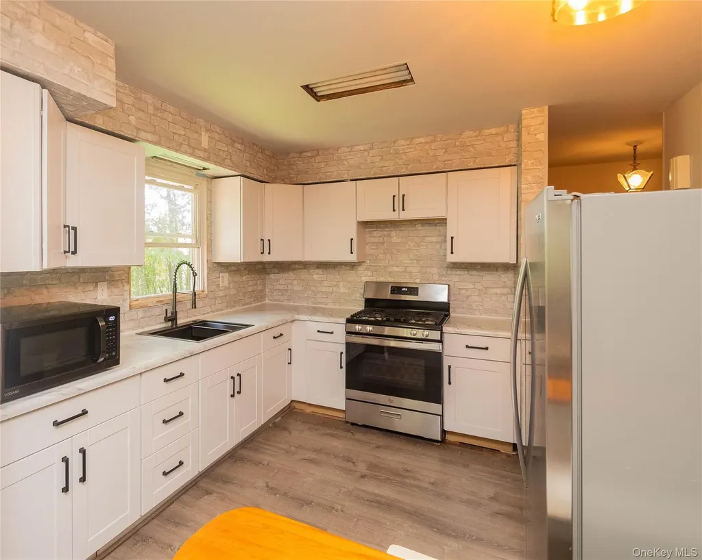 17 Hillside Place Fallsburg NY 12779