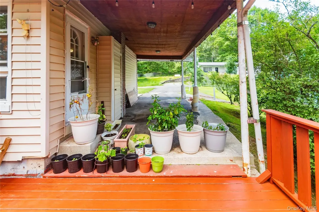 17 Hillside Place Fallsburg NY 12779
