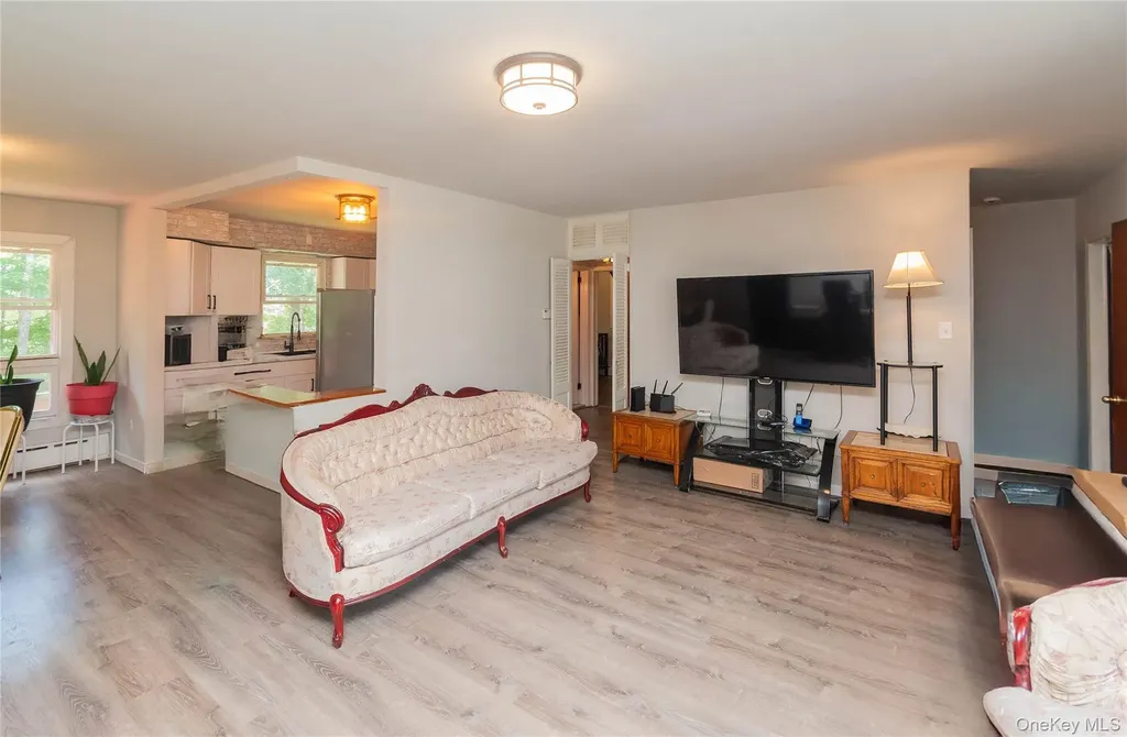 17 Hillside Place Fallsburg NY 12779