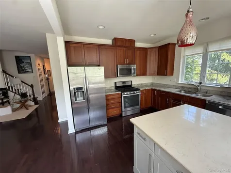 18 Pritchard Court Fishkill NY 12524