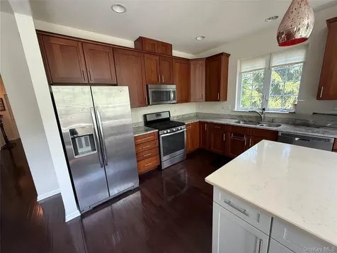 18 Pritchard Court Fishkill NY 12524