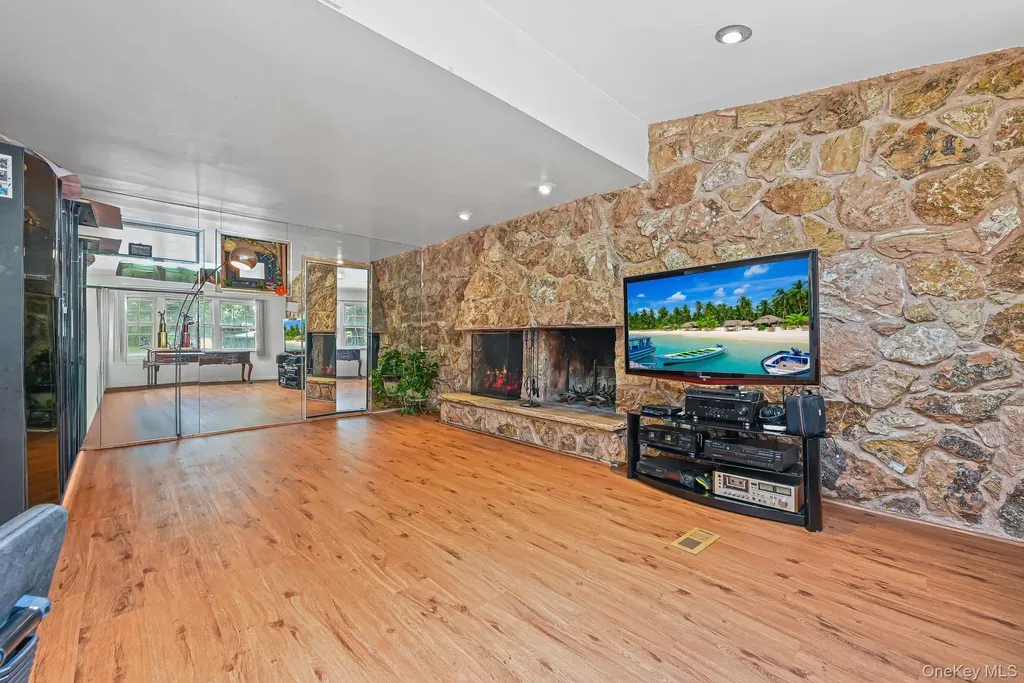 23 Pettit Drive Dix Hills NY 11746