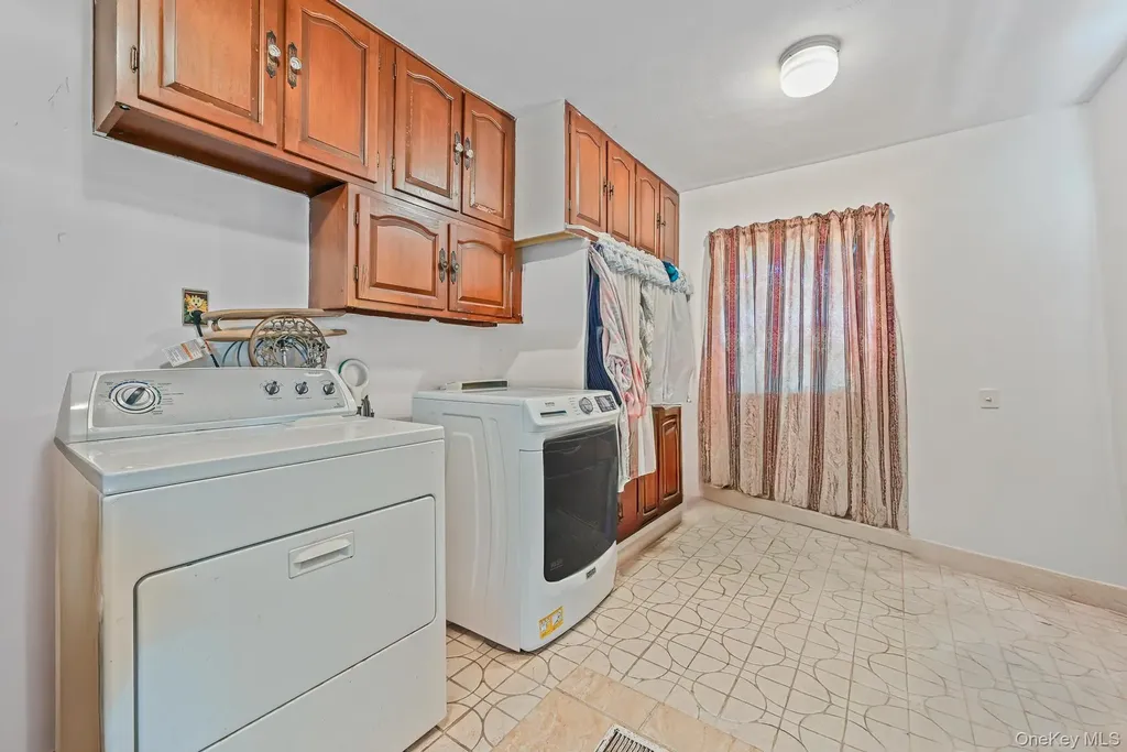 23 Pettit Drive Dix Hills NY 11746