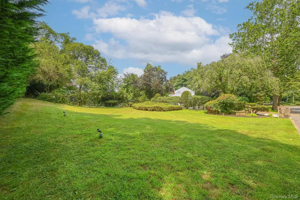 23 Pettit Drive Dix Hills NY 11746