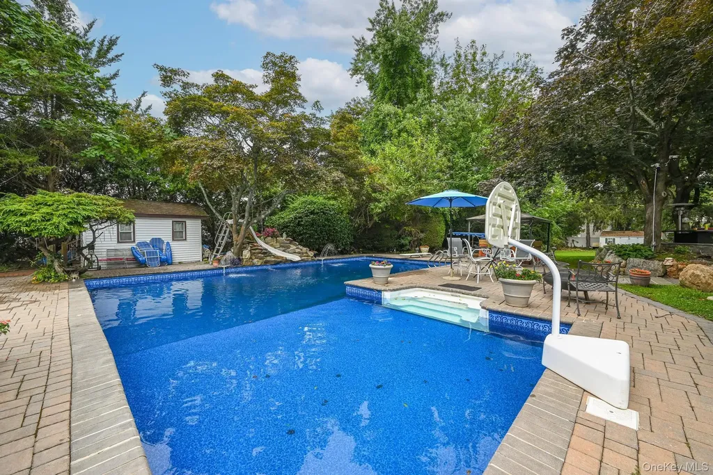 23 Pettit Drive Dix Hills NY 11746