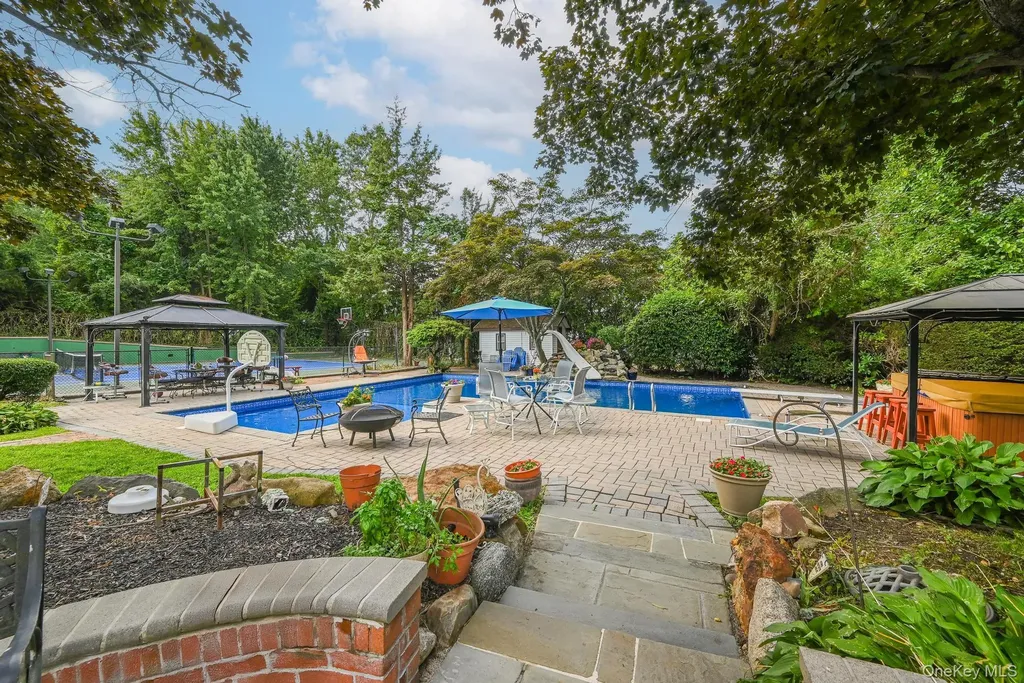 23 Pettit Drive Dix Hills NY 11746