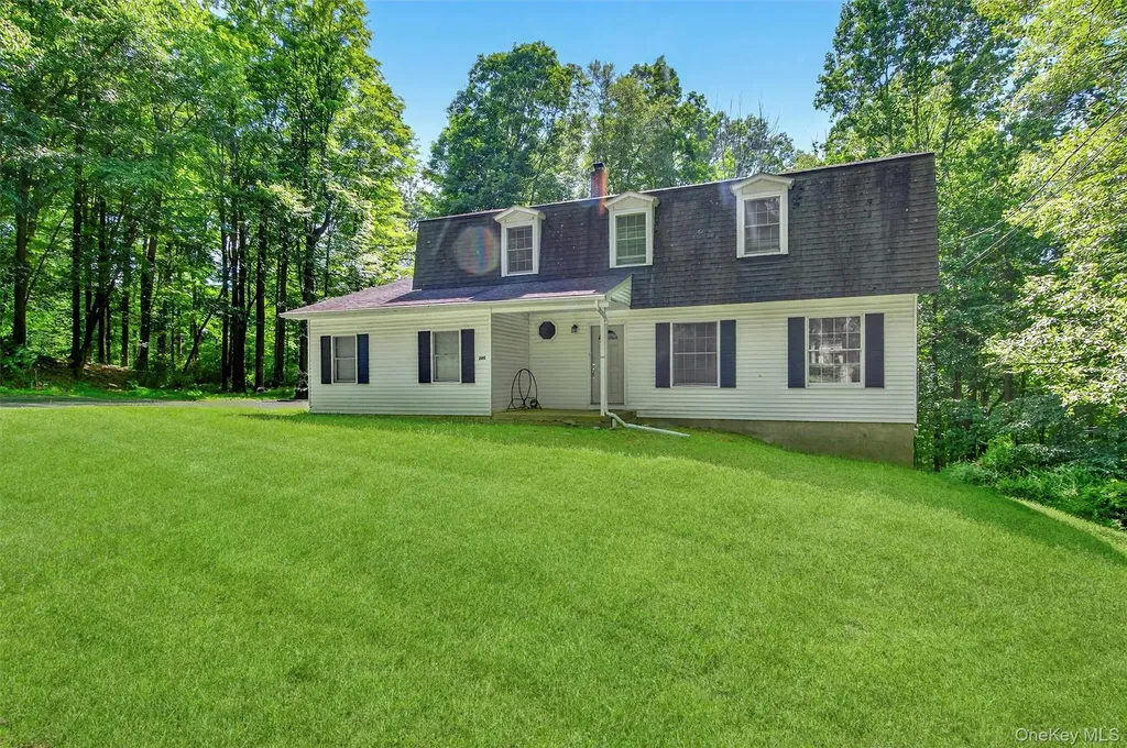 300 Estrada Road Central Valley NY 10917