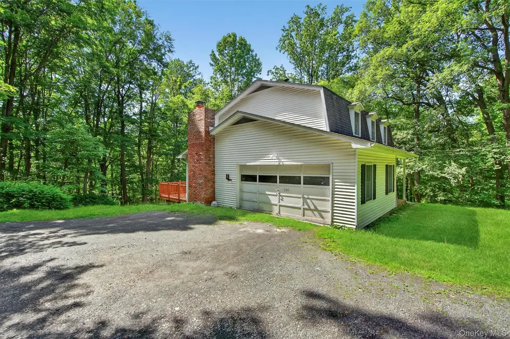 300 Estrada Road Central Valley NY 10917