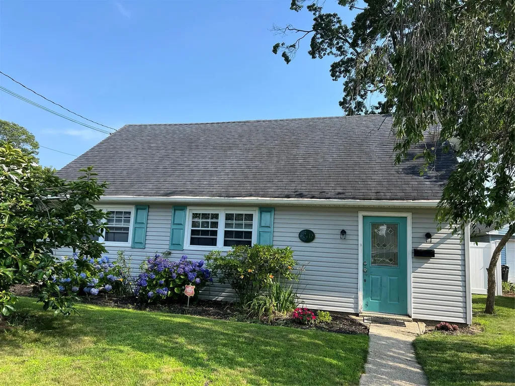 12 Florida Avenue Copiague NY 11726
