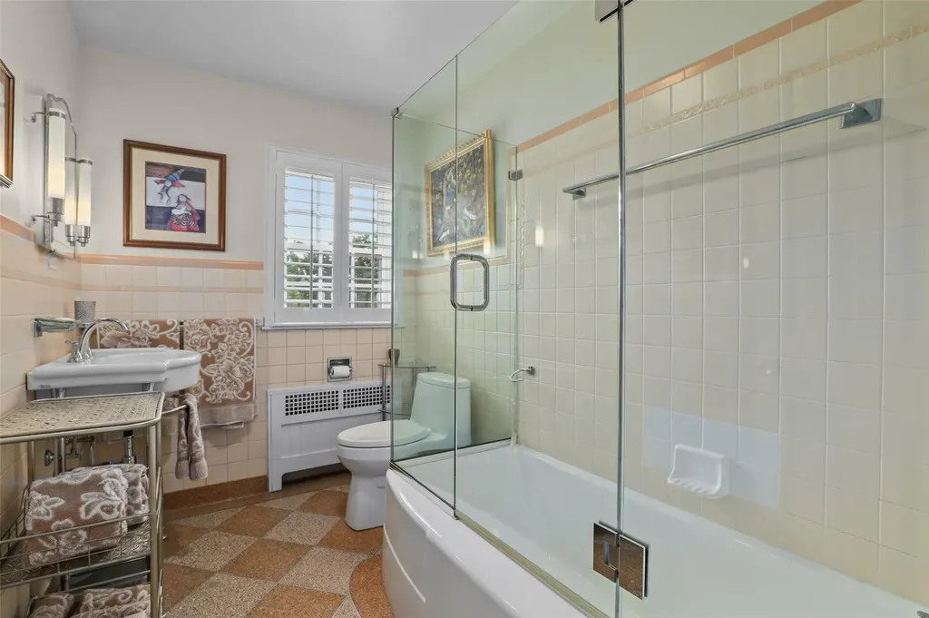31 Colonial Road White Plains NY 10605