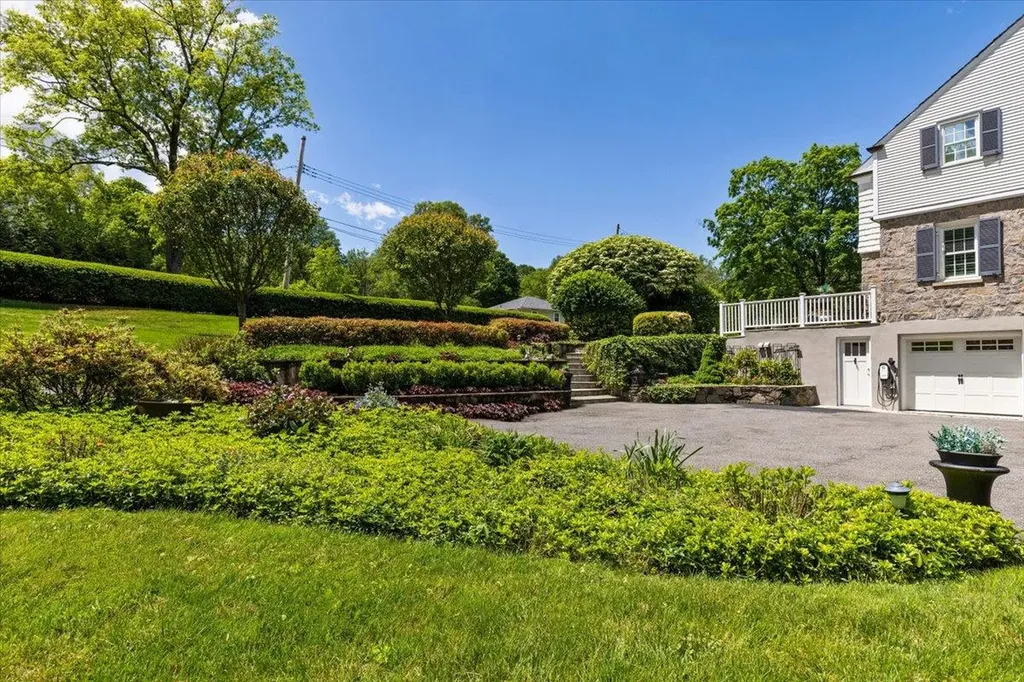 31 Colonial Road White Plains NY 10605