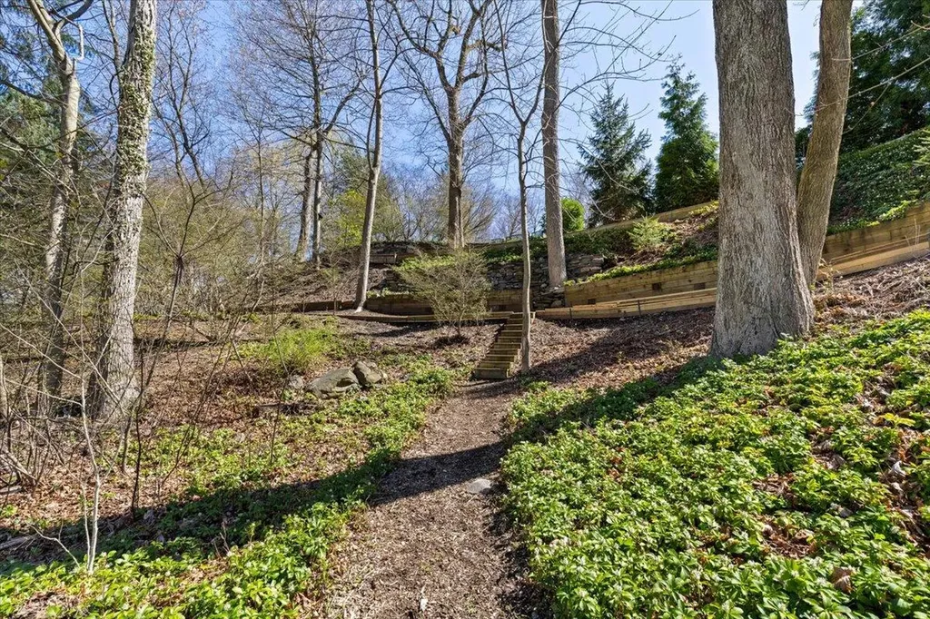 31 Colonial Road White Plains NY 10605