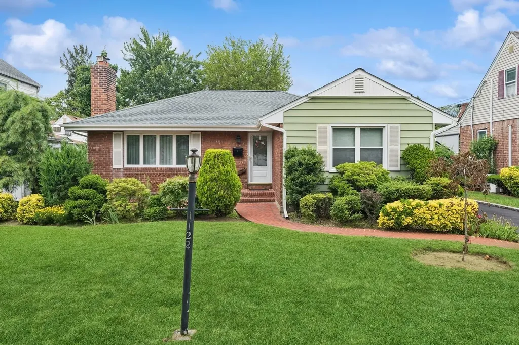 1122 Scott Drive Valley Stream NY 11580